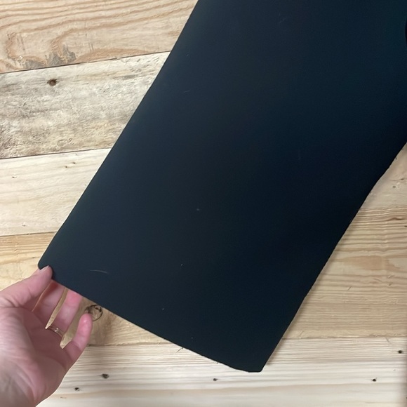 Tahari Arthur S. Levine size 6 black waist length black blazer jacket - Picture 2 of 9